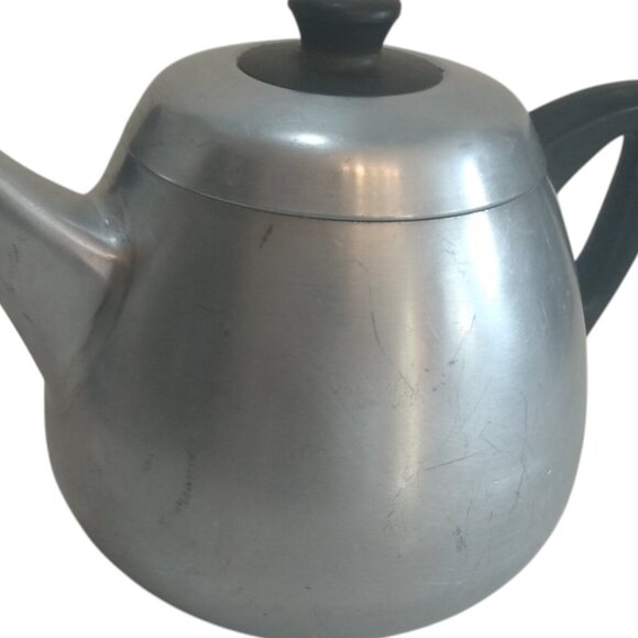 Vintage Supreme Aluminum 9 Cup Teapot-Bakelite Handle and Knob 1920's-1938 - Picture 2 of 13